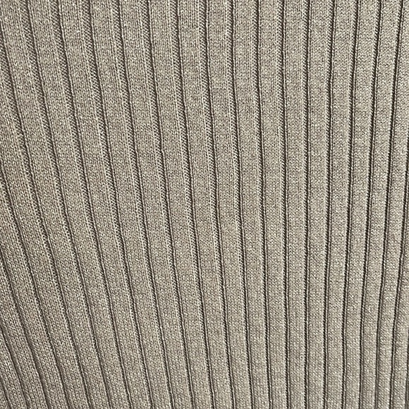 🔥HOT Chico’s Size 1P US Size 8P  NWT Gold Shimmer Turtleneck Sweater  $99 - Picture 2 of 5